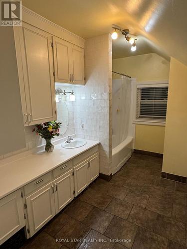 240 Freelton Road E, Hamilton, ON - Indoor Photo Showing Bedroom