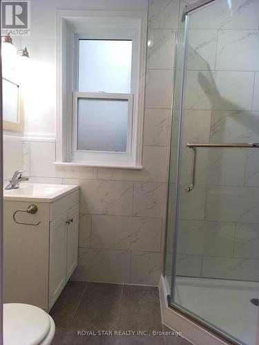 240 Freelton Road E, Hamilton, ON - Indoor Photo Showing Bathroom