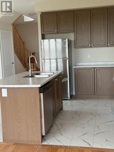 456 Barker Parkway, Thorold, ON - Indoor Photo Showing Kitchen With Double Sink