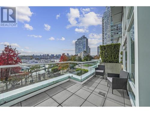 Th K 1111 Marinaside Crescent, Vancouver, BC - Outdoor