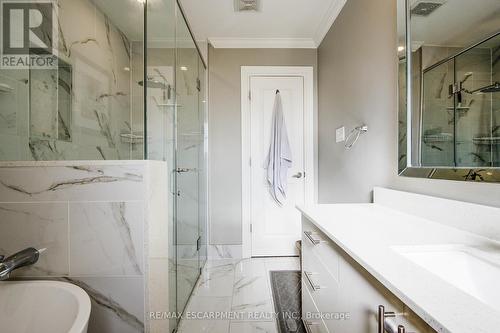 2132 Maplewood Drive, Burlington, ON - Indoor Photo Showing Bathroom