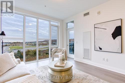 519 - 16 Concord Place, Grimsby, ON - Indoor Photo Showing Living Room