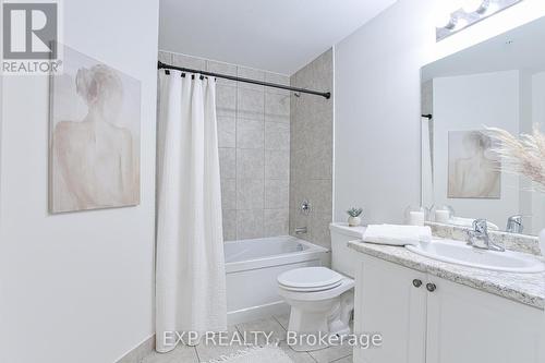 519 - 16 Concord Place, Grimsby, ON - Indoor Photo Showing Bathroom