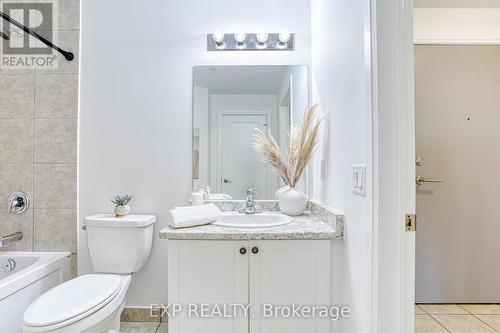 519 - 16 Concord Place, Grimsby, ON - Indoor Photo Showing Bathroom