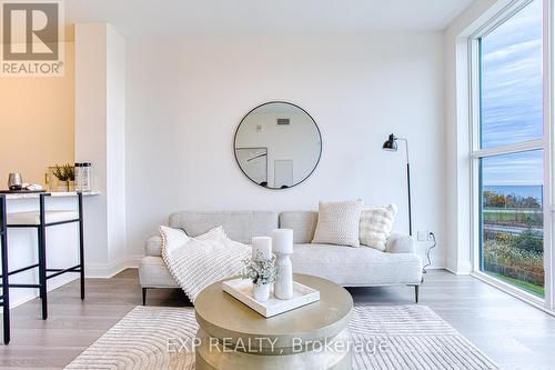 519 - 16 Concord Place, Grimsby, ON - Indoor Photo Showing Living Room