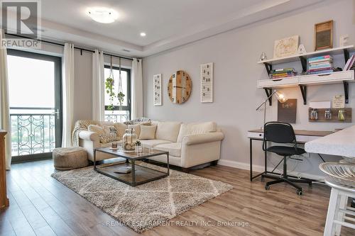 903 - 112 King Street E, Hamilton, ON - Indoor Photo Showing Living Room