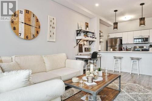 903 - 112 King Street E, Hamilton, ON - Indoor Photo Showing Living Room