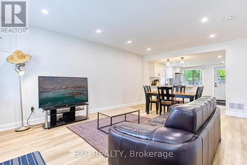 12 Napier Street, St. Catharines, ON - Indoor Photo Showing Living Room