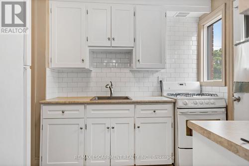 1454 Oakdale Street, London, ON - Indoor Photo Showing Kitchen