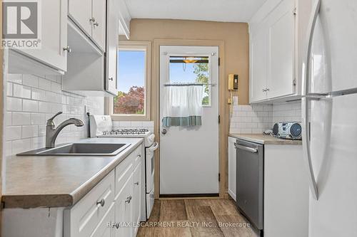 1454 Oakdale Street, London, ON - Indoor Photo Showing Kitchen