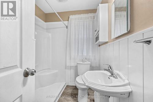 1454 Oakdale Street, London, ON - Indoor Photo Showing Bathroom