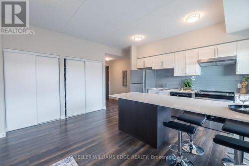 902 - 15 Queent Street S, Hamilton, ON - Indoor Photo Showing Kitchen