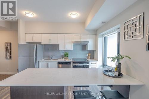 902 - 15 Queent Street S, Hamilton, ON - Indoor Photo Showing Kitchen