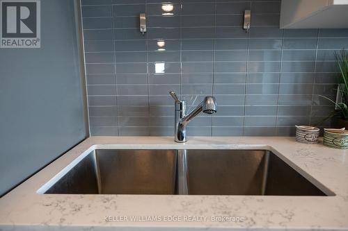 902 - 15 Queent Street S, Hamilton, ON - Indoor Photo Showing Kitchen