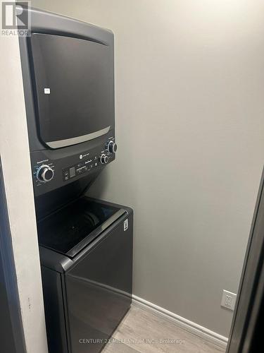 Upper - 196 Gladstone Avenue, London, ON - Indoor Photo Showing Laundry Room