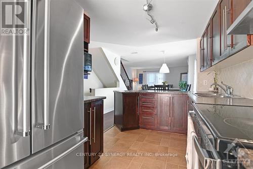 634 Lakeridge Drive, Ottawa, ON - Indoor Photo Showing Kitchen With Stainless Steel Kitchen