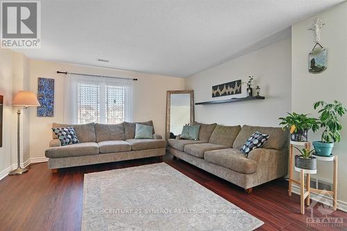 634 Lakeridge Drive, Ottawa, ON - Indoor Photo Showing Living Room