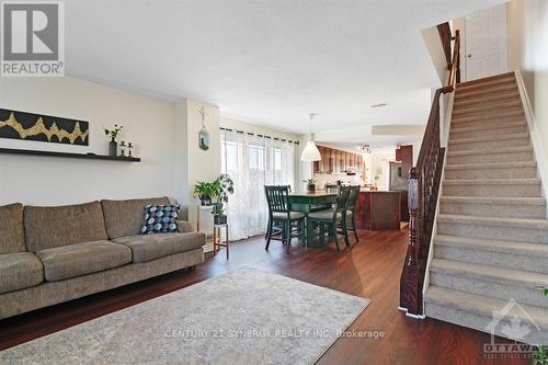 634 Lakeridge Drive, Ottawa, ON - Indoor Photo Showing Living Room