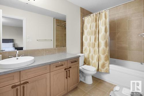 #Upper 1218 30 Av Nw, Edmonton, AB - Indoor Photo Showing Bathroom