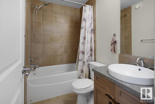 #Upper 1218 30 Av Nw, Edmonton, AB - Indoor Photo Showing Bathroom