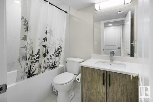 #Upper 1218 30 Av Nw, Edmonton, AB - Indoor Photo Showing Bathroom