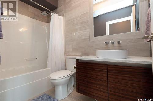 302 922 Broadway Avenue, Saskatoon, SK - Indoor Photo Showing Bathroom