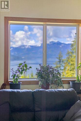 & 14506 Highway 3A Unit# 14504, Gray Creek, BC - Indoor Photo Showing Living Room