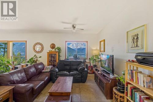 & 14506 Highway 3A Unit# 14504, Gray Creek, BC - Indoor Photo Showing Living Room