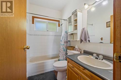 & 14506 Highway 3A Unit# 14504, Gray Creek, BC - Indoor Photo Showing Bathroom