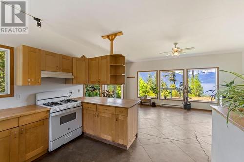 & 14506 Highway 3A Unit# 14504, Gray Creek, BC - Indoor Photo Showing Kitchen