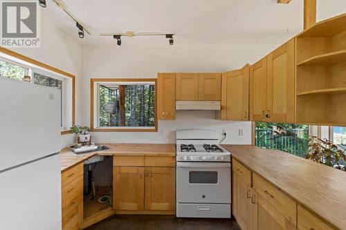 & 14506 Highway 3A Unit# 14504, Gray Creek, BC - Indoor Photo Showing Kitchen