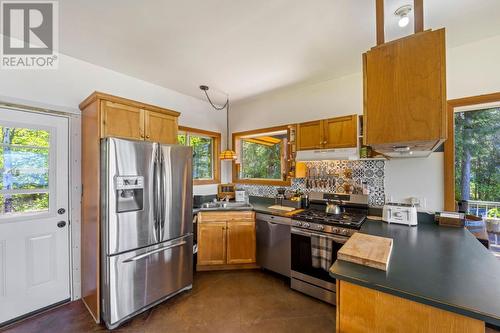 & 14506 Highway 3A Unit# 14504, Gray Creek, BC - Indoor Photo Showing Kitchen