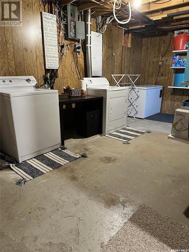 657 1St Avenue Ne, Preeceville, SK - Indoor Photo Showing Laundry Room