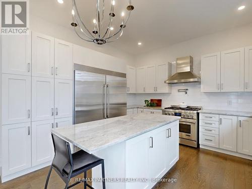 3 Read Street, Aurora, ON - Indoor Photo Showing Kitchen