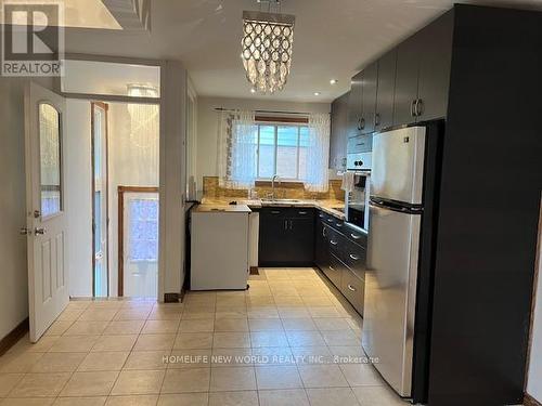 Main - 368 Bent Crescent, Richmond Hill, ON - Indoor Photo Showing Kitchen