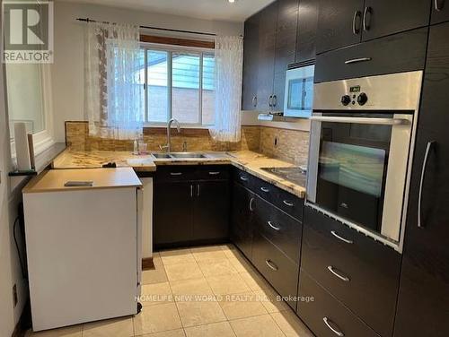 Main - 368 Bent Crescent, Richmond Hill, ON - Indoor Photo Showing Kitchen With Double Sink