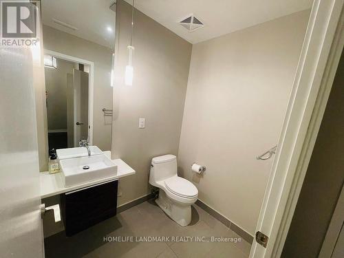 Th03 - 110 Charles Street E, Toronto, ON - Indoor Photo Showing Bathroom