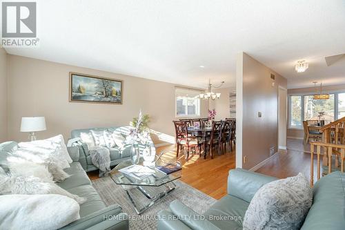 483 Labrador Drive, Oshawa, ON - Indoor Photo Showing Living Room