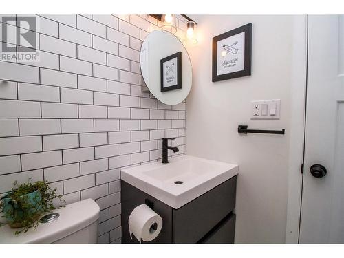 507 Seventh Street E, Revelstoke, BC - Indoor Photo Showing Bathroom