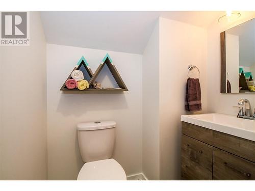 507 Seventh Street E, Revelstoke, BC - Indoor Photo Showing Bathroom