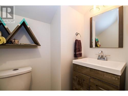 507 Seventh Street E, Revelstoke, BC - Indoor Photo Showing Bathroom