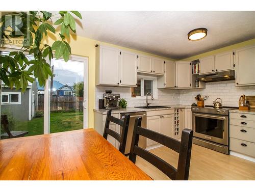 507 Seventh Street E, Revelstoke, BC - Indoor Photo Showing Kitchen With Stainless Steel Kitchen