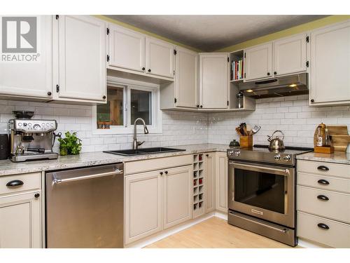 507 Seventh Street E, Revelstoke, BC - Indoor Photo Showing Kitchen With Stainless Steel Kitchen With Upgraded Kitchen