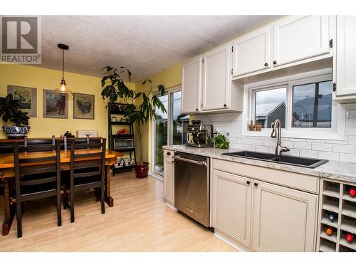 507 Seventh Street E, Revelstoke, BC - Indoor Photo Showing Kitchen With Double Sink