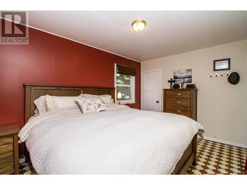 507 Seventh Street E, Revelstoke, BC - Indoor Photo Showing Bedroom