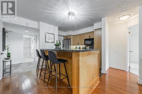 207 - 2 Alexandra Boulevard W, Toronto, ON - Indoor Photo Showing Kitchen