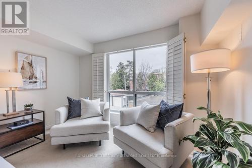 207 - 2 Alexandra Boulevard W, Toronto, ON - Indoor Photo Showing Living Room