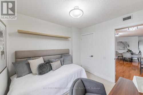 207 - 2 Alexandra Boulevard W, Toronto, ON - Indoor Photo Showing Bedroom