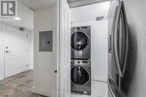 207 - 2 Alexandra Boulevard W, Toronto, ON - Indoor Photo Showing Laundry Room