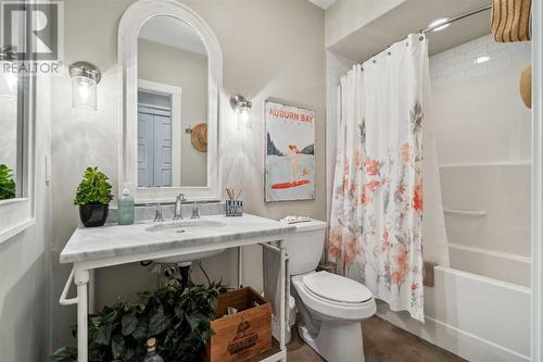 468 Auburn Shores Landing Se, Calgary, AB - Indoor Photo Showing Bathroom